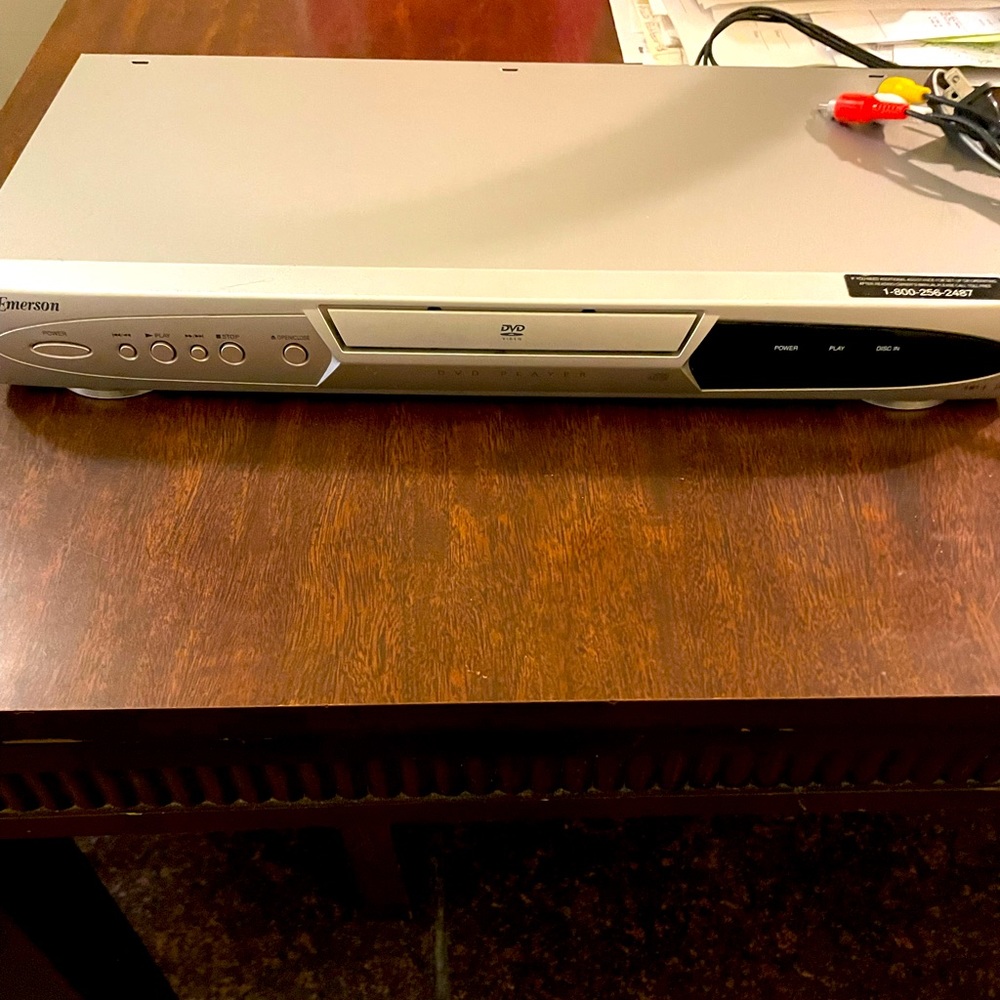 “EMERSONS..”MODEL EWD7003..MP3/DVD/CD PLAYER..NO REMOTE..TESTED&WORKS..GREY